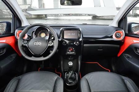 ¿Qué características tiene el interior del Toyota Aygo?