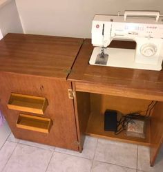 Mueble para máquina de coser Singer - Organización y estilo para tus labores de costura