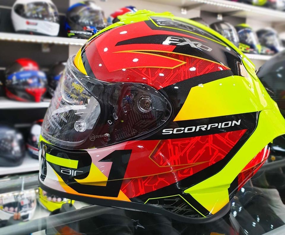 ¿Por qué elegir el casco Scorpion EXO R1 Air para tus rutas en moto?