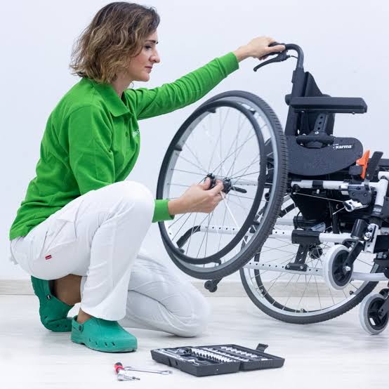 Mantenimiento y cuidado de las sillas de ruedas de ancho especial