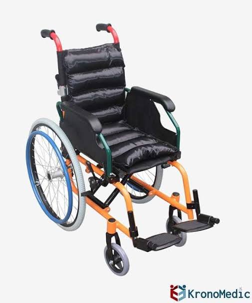 Fomentando la movilidad y la exploración en los bebés con sillas de ruedas