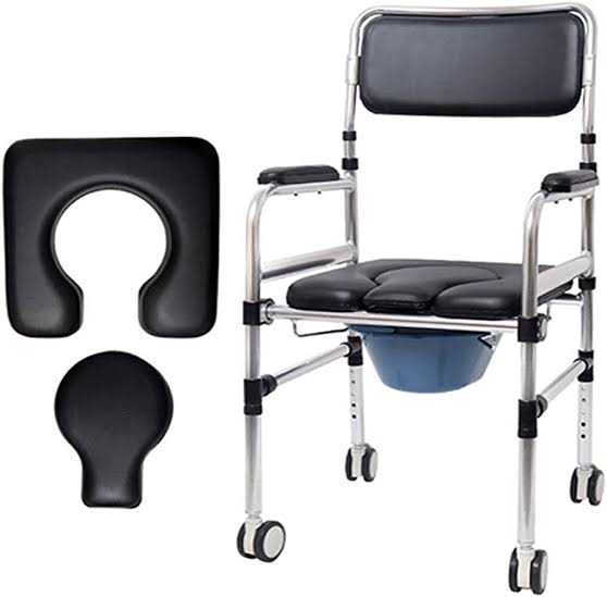 Mantenimiento y cuidado de las sillas de ruedas con baño